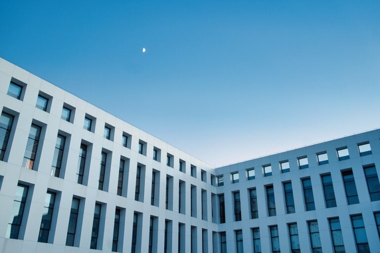 Judul Artikel: Peringkat Perguruan Tinggi dan Universitas di Indonesia: Mengapa Penting dan Bagaimana Mempengaruhinya